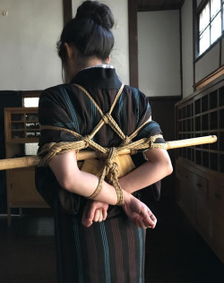 japanesebdsmofficial:Kinbaku&Photo Naka Akira Model Itsuka