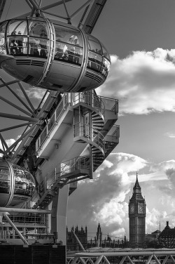 hjlphotos:  Prepare for Launch - London Eye on Flickr. 