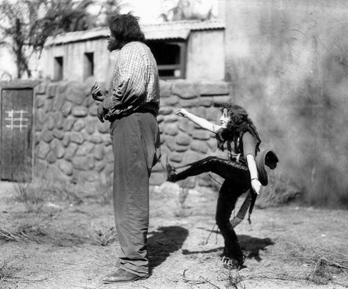 Jobyna Ralston. Here she is giving the friendly giant, John Aasen.https://painted-face.com/