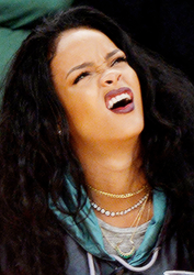 hellyeahrihannafenty:  Rihannna’s faces at a basketball game