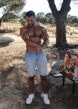 Follow my two hairy men blogs: http://sambrcln.tumblr.com http://hairysex.tumblr.com