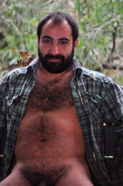 This man is one handsome, hairy, sexy looking man.  Awesome