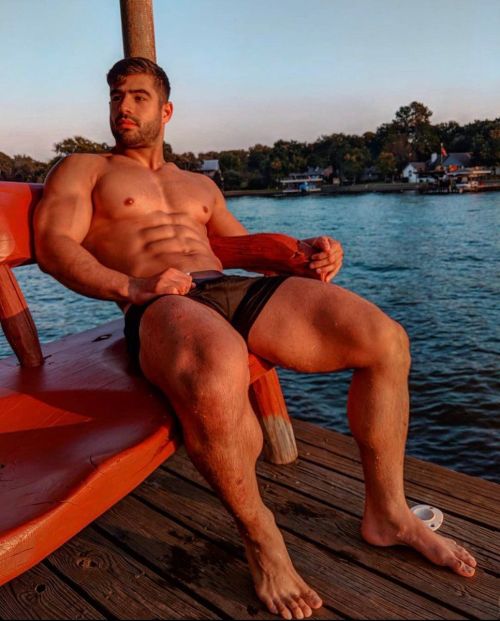 rippedmusclejock:  Lifeguard Dan on duty