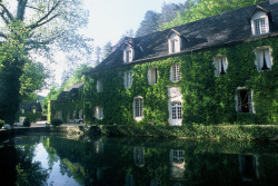 bluepueblo:  River House, Aquitaine, France  photo via cc