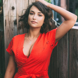 celebdish:  Milana Vayntrub http://celebdish.tumblr.com Join