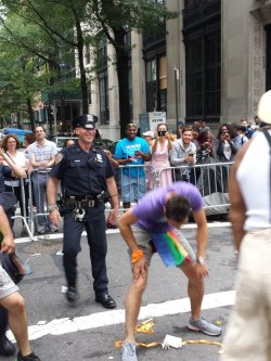 lenudiste:  NYPD gets down during NYC pride   But one officer