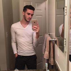maxwellbarrett:  I haven’t posted a mirror selfie in a bit