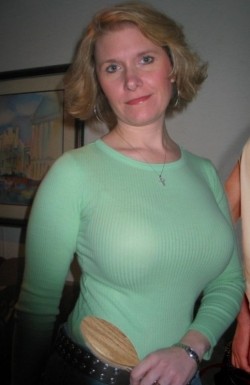 cddhoh:  tessthebrat:  Real Mom looking  Mom with her hairbrushâ€¦..