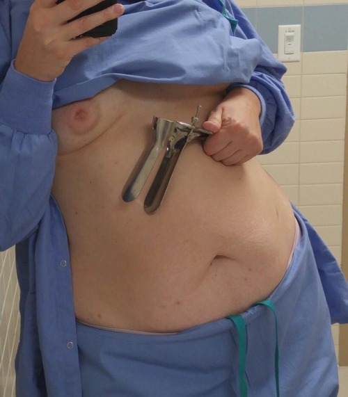 sexonshift:  #sexynurse #scrubs #hornyatwork  