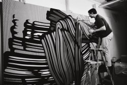 thegoldenyearz:  Artist Roy Lichtenstein photographed by Ugo