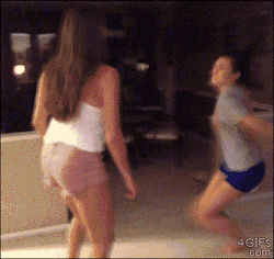 momoreese:  4gifs:  How to dodge a kick. [video]  Fake or not,