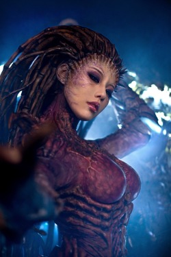 theomeganerd:  Starcraft II The Queen of Kerrigan Cosplay 