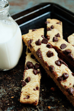 foodiebliss:  23 Life-Changing Ways To Eat Chocolate Chip CookiesSource: