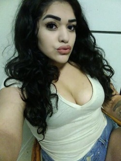 brown-tities:  Latina with huge booty!