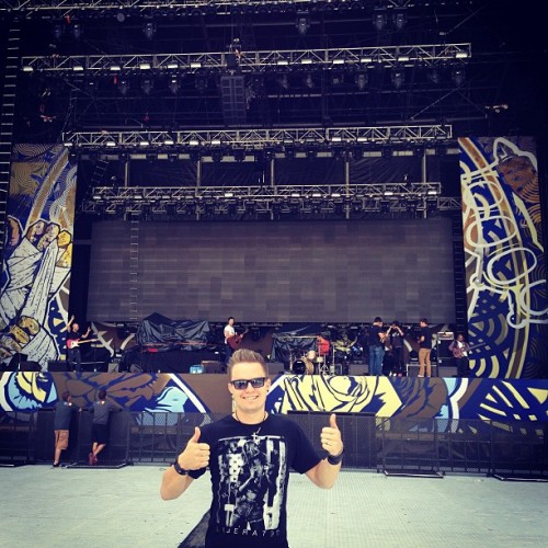 <p>Now there is a STAGE!! Bring it on! @bonjovi @capetown stadium YESSSS!!</p>