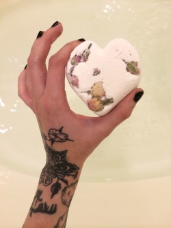 sushiflavour:  I’ve had this bath bomb for over a year and