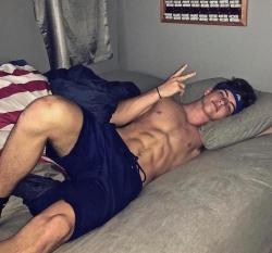 twinkyandhorny:  .