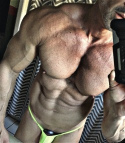 muscleroidaddict:  I aspire to be a roid whore, a muscle whore.