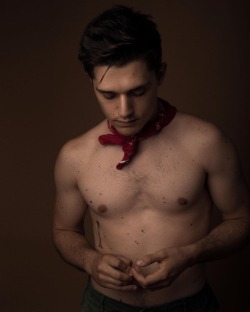 shirtlessthomas:  Andy Mientus shirtless