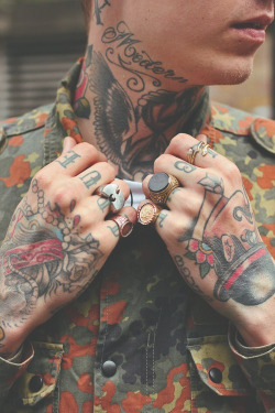 bring-me-mitch-lucker:  ♬Band & Tattoo Blog here இ