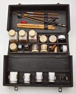 sixpenceee:  The following is a vintage mortician make up kit. 