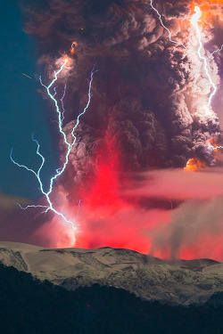 plasmatics:  Los Rayos del Caulle | By Francisco Negroni [via/more]