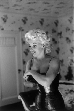 honey–rider:Marilyn Monroe photographed in NYC by Ed Feingersh,