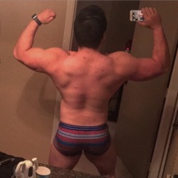 br00taldan:  Back muscles and cute undies 🤓😈😁🐂💪🏼