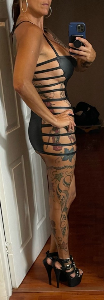jskababygirl:How does @js6572 like this dress on me now all tanned