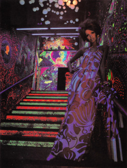 sweetjanespopboutique:  The staircase at The Electric Circus,19-25