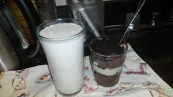 My snack for tonight, milk makes me happy and so does pudding