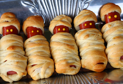 delicious-food-porn:  Crescent Mummy Hot Dogs