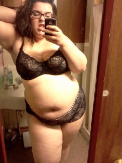 dating-fat-babes:  Real name: Allison Married: No Pictures: 68