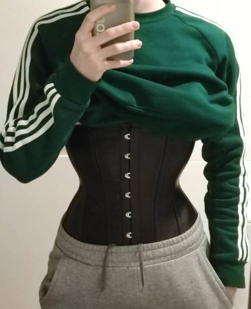 bustiers-and-corsets:  Progress report! 15 days since my first