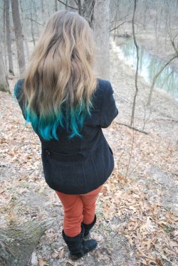 fuckyeah-dyedhair:  Dip-dyed in winter woods