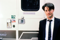 welcometotwinpeaks:  Kyle MacLachlan, all suited up in front