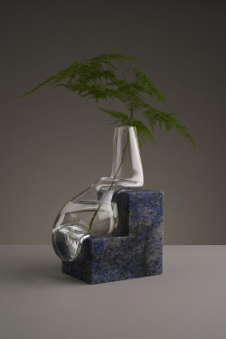 talkingtrashcan: taktophoto:  Misshapen Glass Vases by Studio