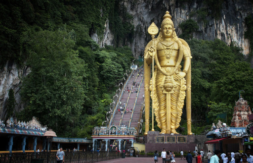 see-the-world-in-photos:Lord Murugan statue @ Batu Caves  The golden one