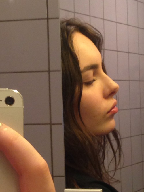 mermaidshantih:  matisse69:  dirty mirrors and strong noses  you’re perfect fml