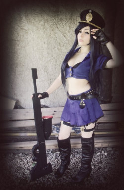 xcrow-woman:  New Cosplay ♥ Caitlyn from League of Legends,