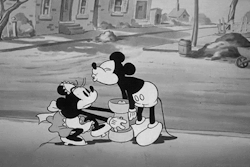 asloversdrown:Mickey’s Steamroller [1930]
