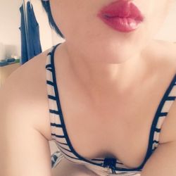 softsoulagain:  jennilee888:  And a bit of lip puckering😁😘💋