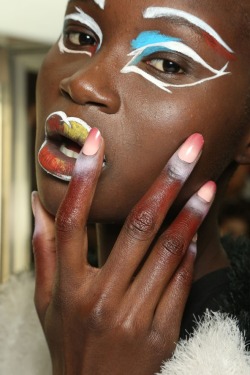  Graphic pop art makeup. Would love seeing people rock these