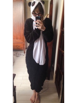 anothersh0tatlife:  I’m a cuddly panda! 🐼  Oh and what a