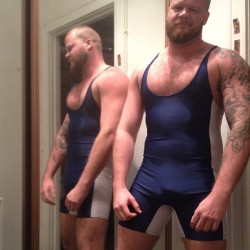 aussiegrunt:  trying out new wrestling singlet. now i want the