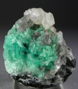 witchedways:  bijoux-et-mineraux:  Colombian Emerald   bewitched