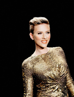 scarjo-daily: Scarlett Johansson attends Tom Ford Autumn/Winter