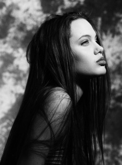 socotic:  socotic:  16 year old Angelina Jolie   (18+)