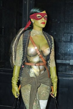 cosplay-paradise:  Rihanna as Raphael from Teenage Mutant Ninja