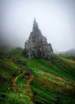 landscape-lunacy:Oldman of Storr, Scotland - by Matt Deamer